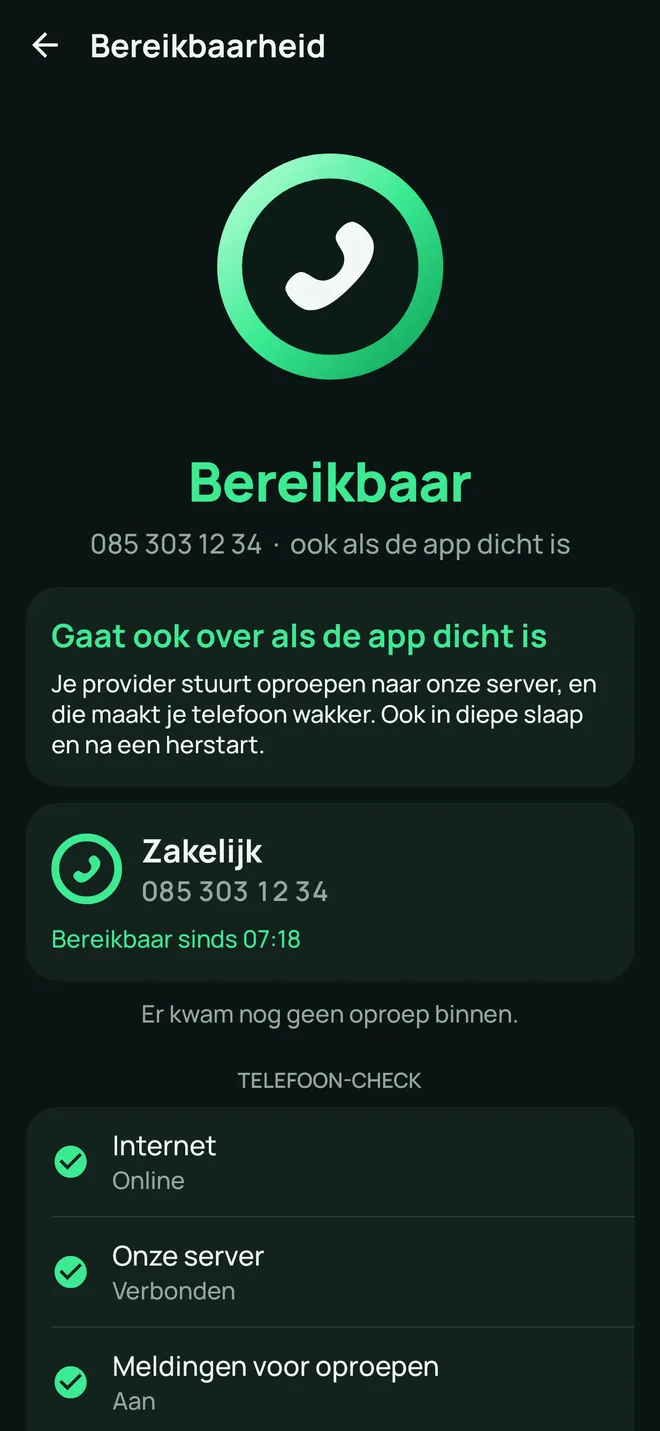Het scherm Bereikbaarheid: een groene ring met de hoorn, het woord Bereikbaar en de regel Gaat ook over als de app dicht is.